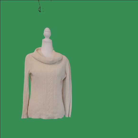 💙🌺Cozy White Cable Knit Sweater With Cowl Neck - Picture 4 of 11